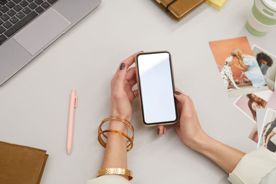 The End of the Candy Bar Foldable: Why Wider Screens Won the War