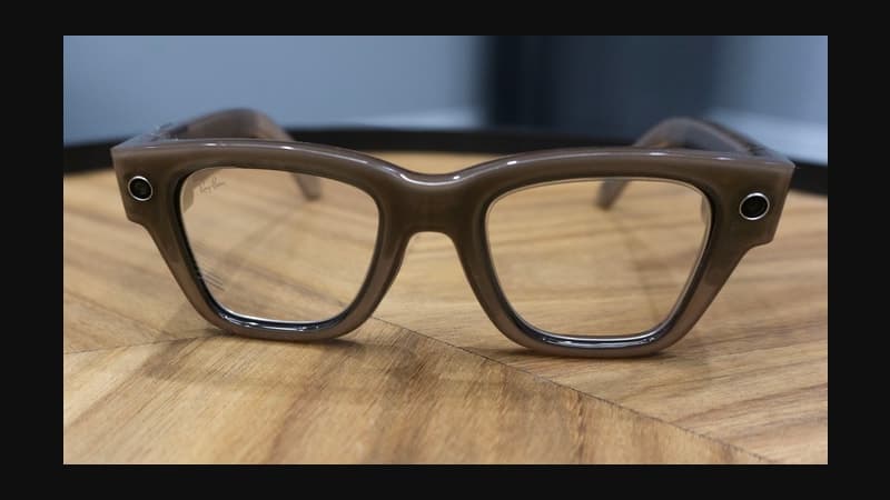 Meta is bringing third-party apps and games to its display glasses